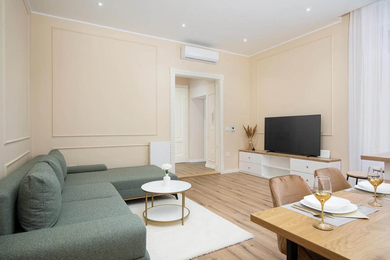 Grand Munz Apartment Pula Exterior photo